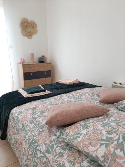 Appartement Proche Aeroport A Pied, Le Reve Rose. à Tillé Extérieur photo